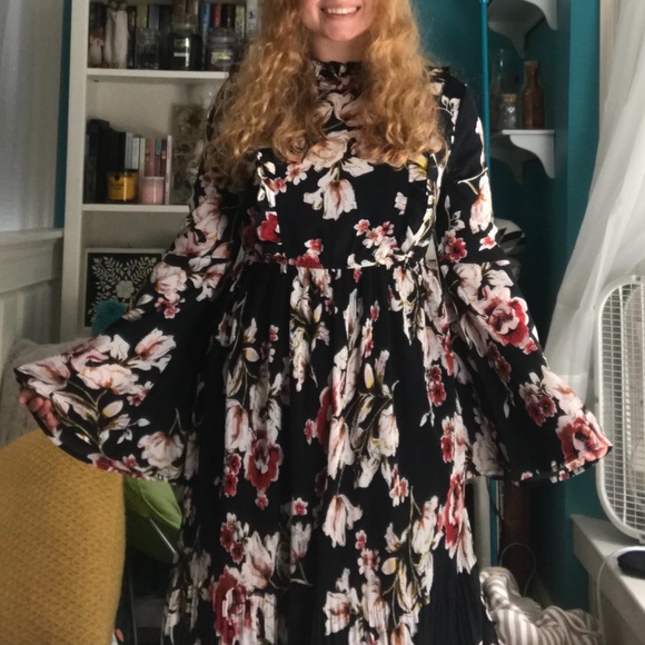 LuLus floral dress - Picture 2 of 6